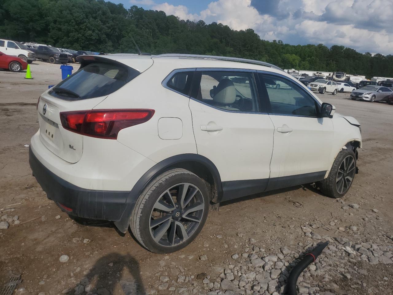 2017 Nissan Rogue Sport S - Image 3