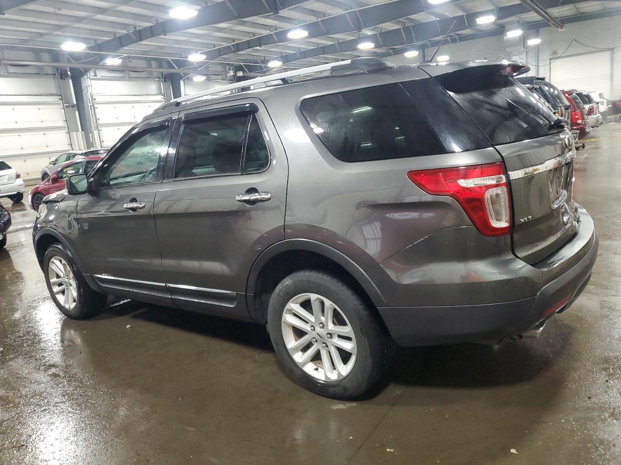 2015 Ford Explorer Xlt - Фото 2
