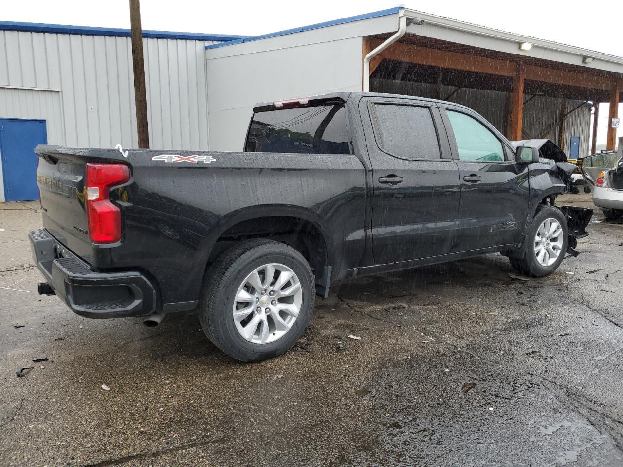 2021 Chevrolet Silverado K1500 Custom - Фото 3