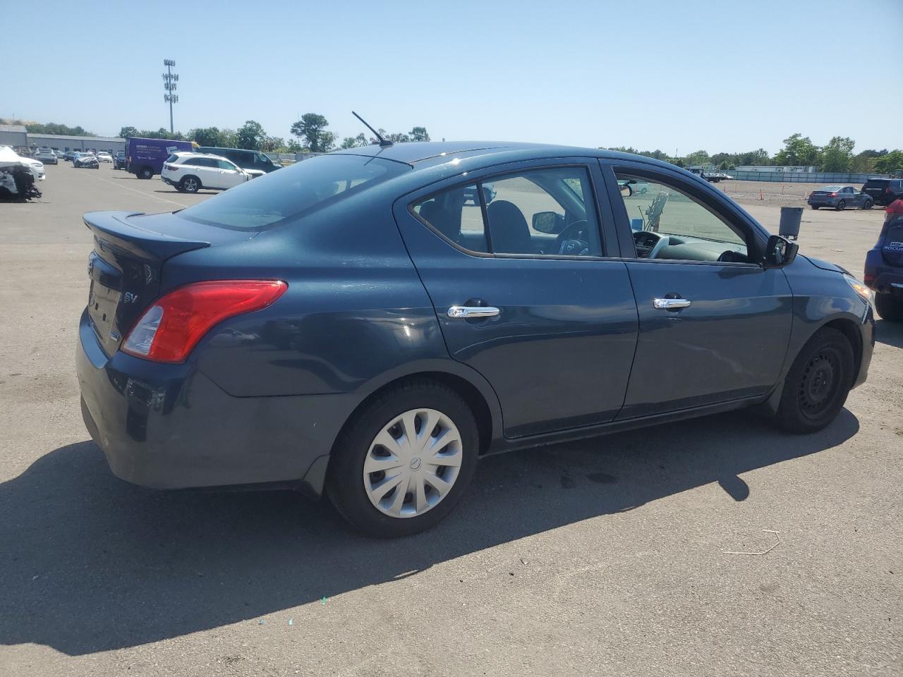 2015 Nissan Versa S - Фото 3