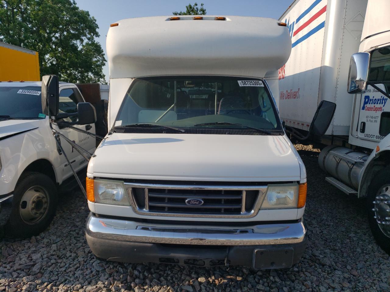 2006 Ford Econoline E450 Super Duty Cutaway Van - Фото 5