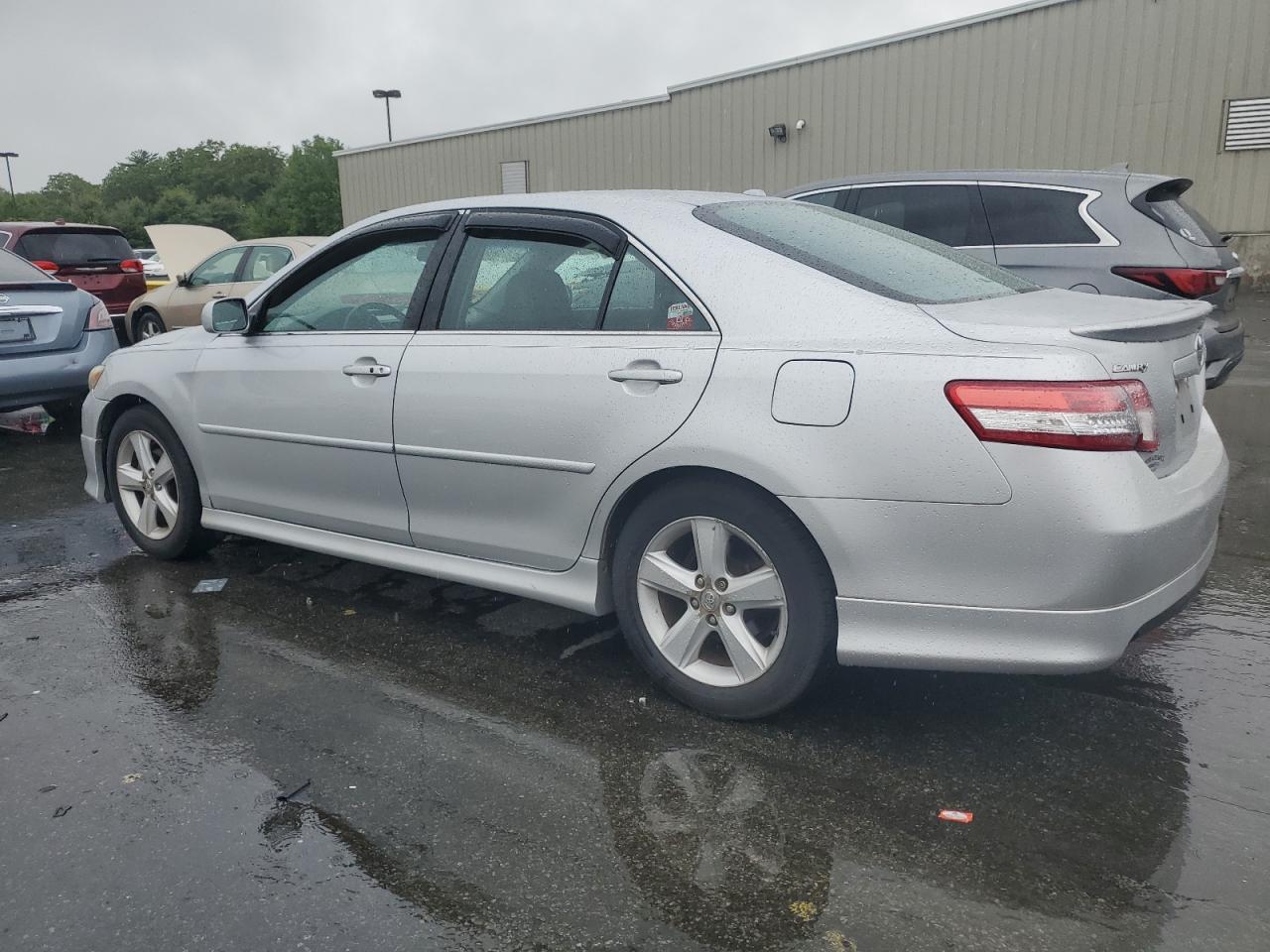2010 Toyota Camry Base - Фото 2
