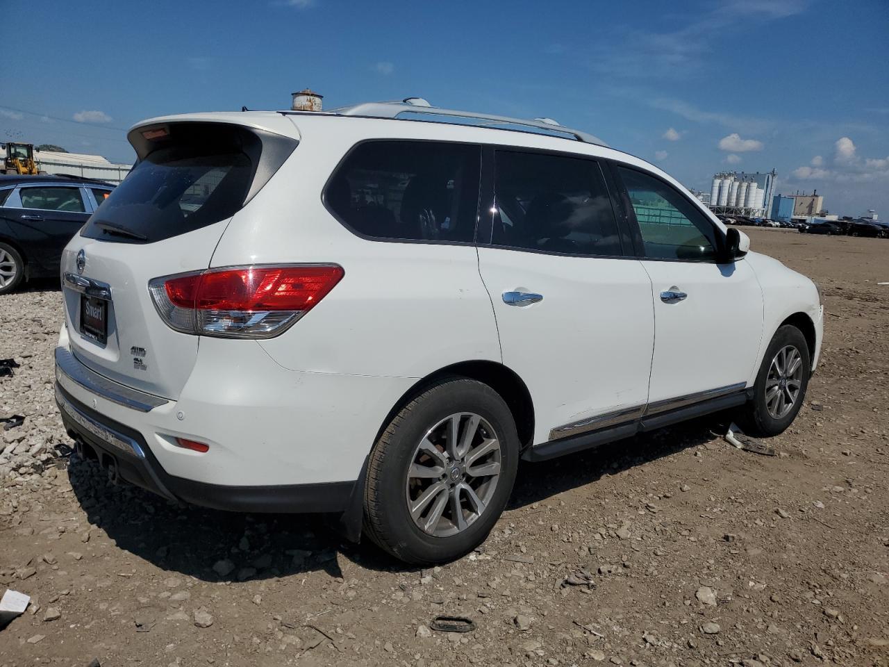 2013 Nissan Pathfinder S - Image 3