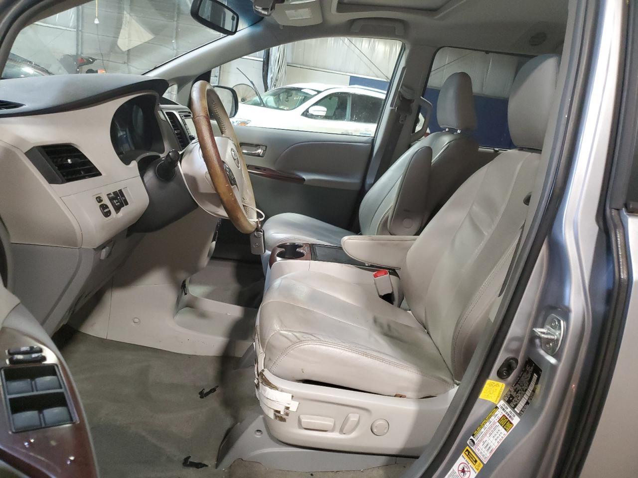 2012 Toyota Sienna Xle - Фото 7