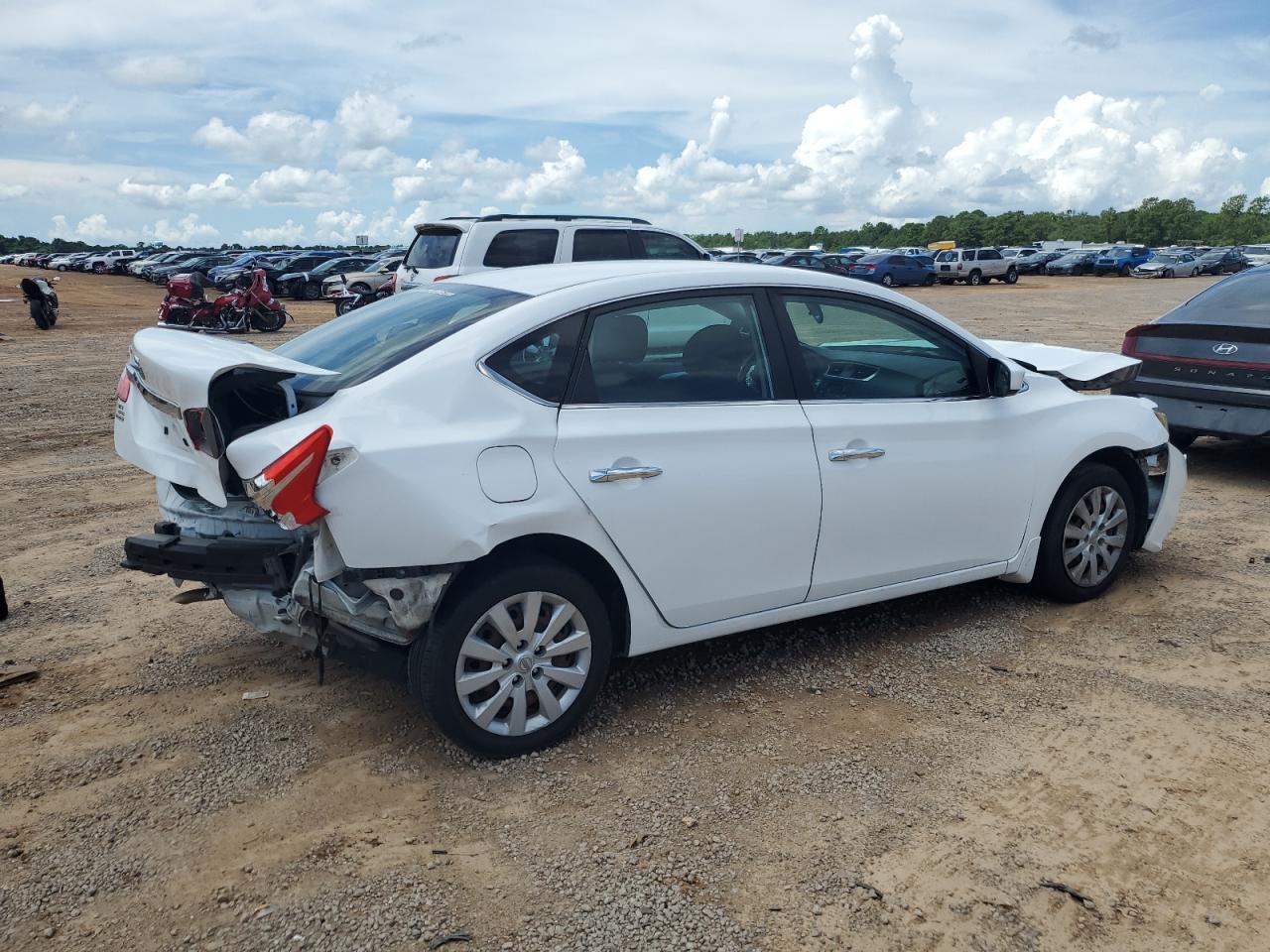 2017 Nissan Sentra S - Фото 3