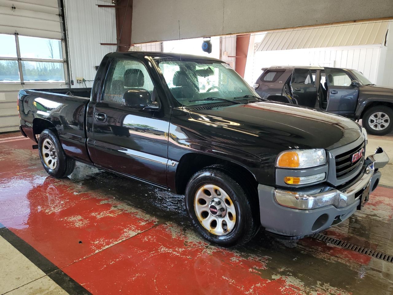 2005 GMC New Sierra C1500 - Фото 4