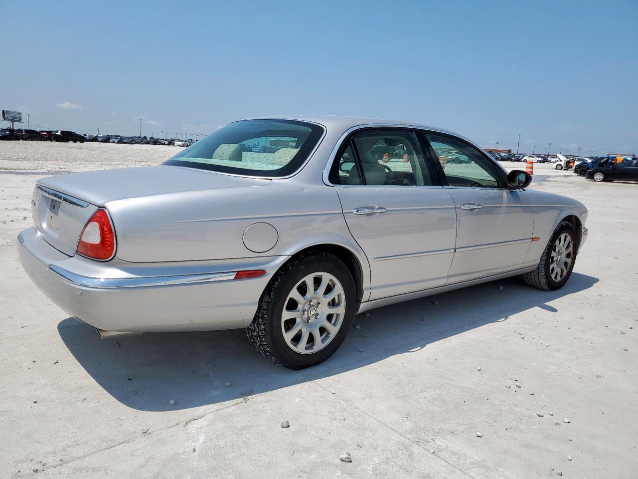 2004 Jaguar Xj8 - Image 3