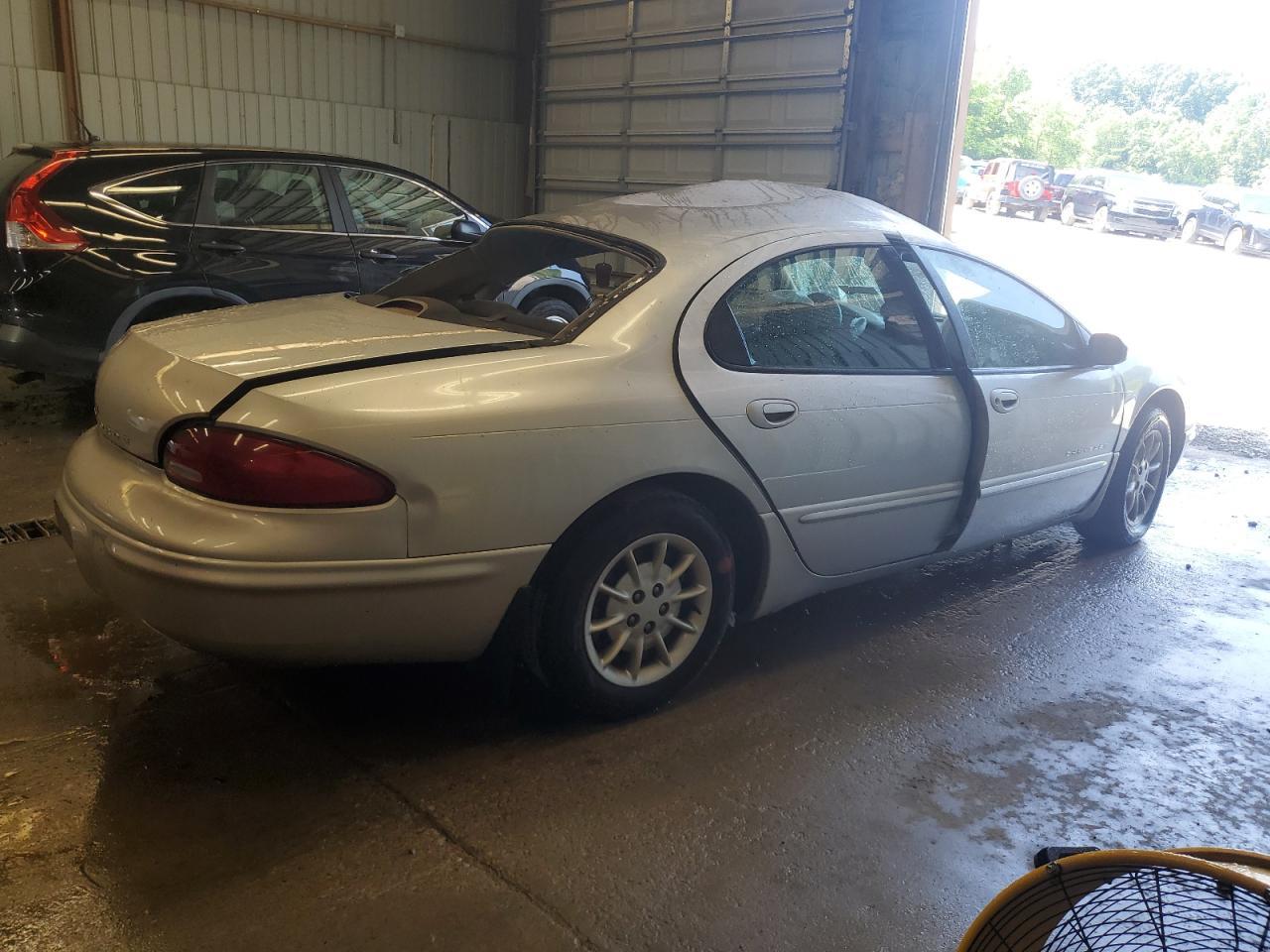 2001 Chrysler Lhs - Image 3