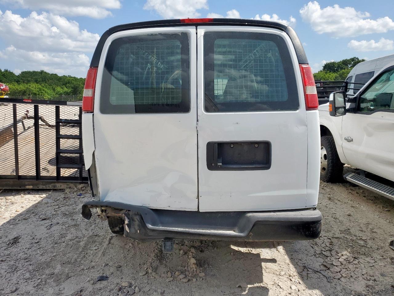2017 Chevrolet Express G3500 - Фото 6