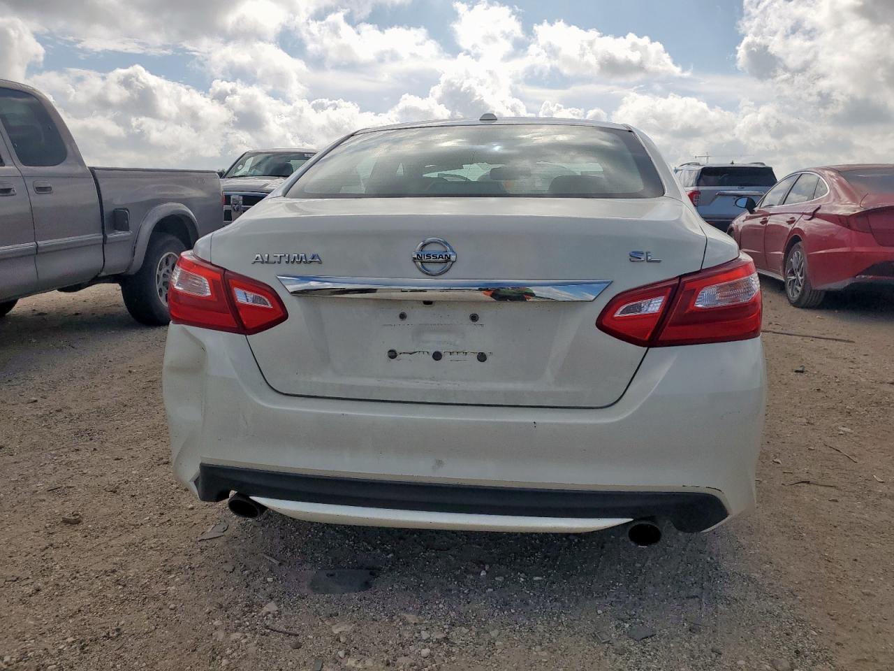 2017 Nissan Altima 2.5 - Image 6