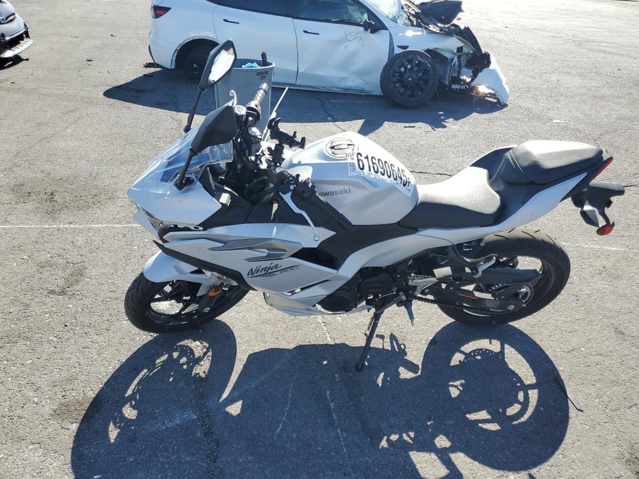 2025 Kawasaki Ex500 - Фото 3