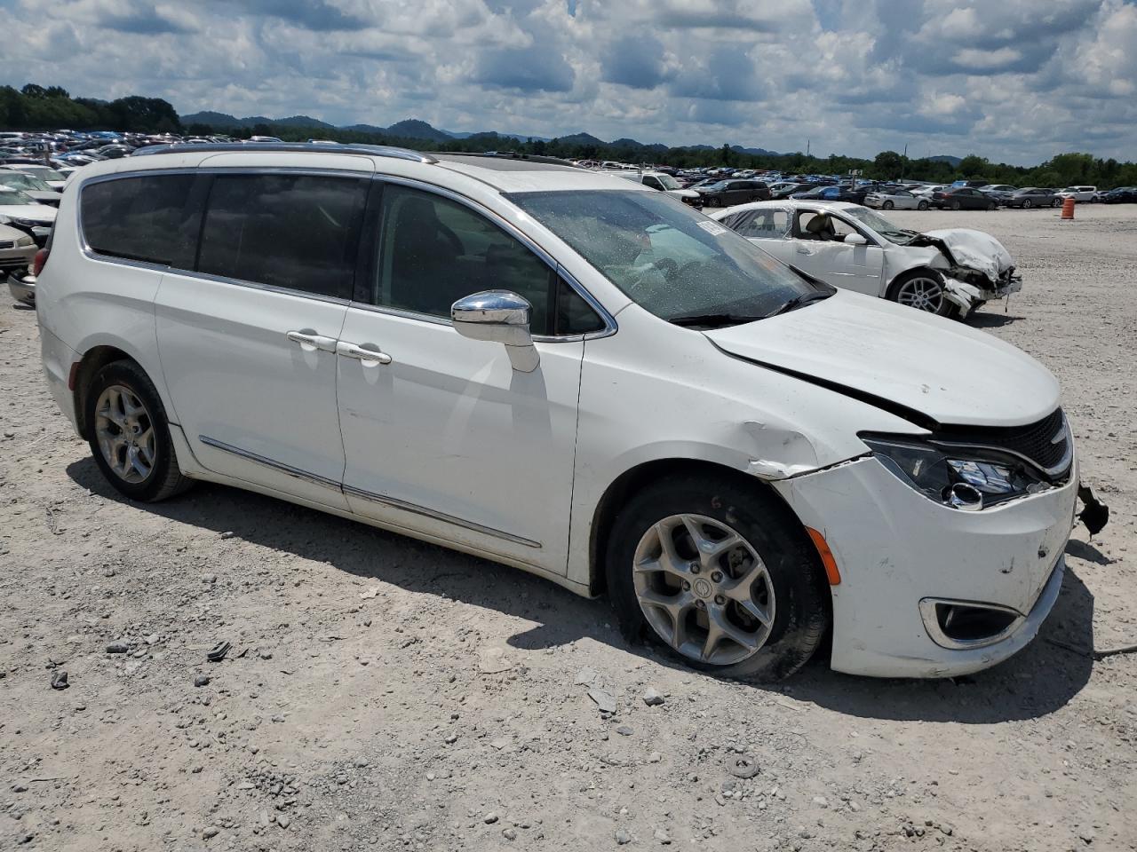 2018 Chrysler Pacifica Limited - Image 4