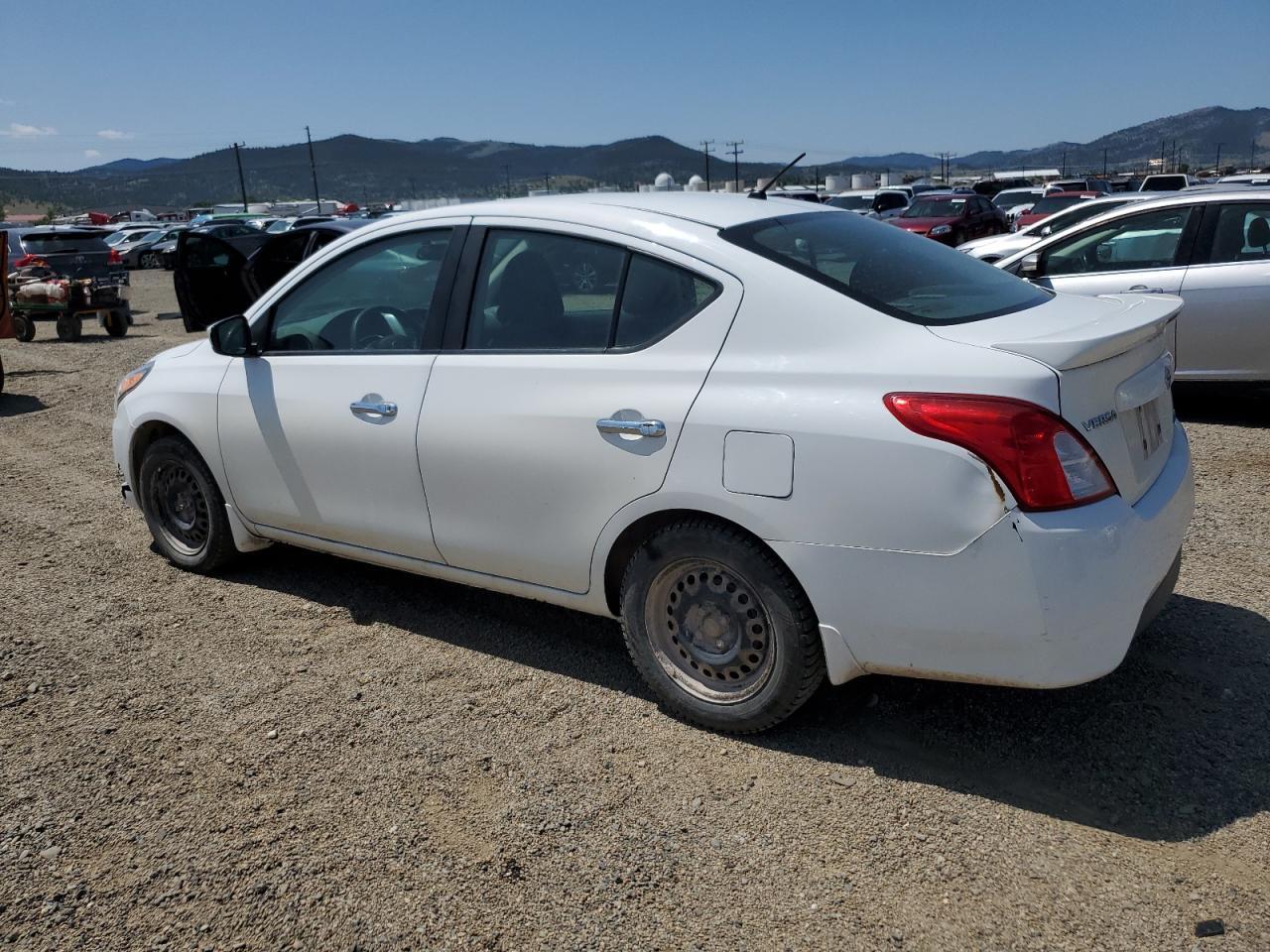 2016 Nissan Versa S - Image 2