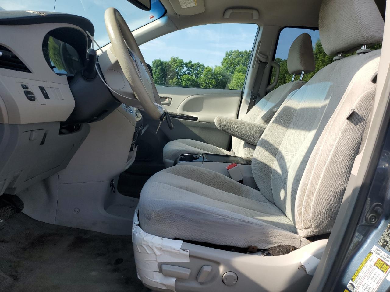 2014 Toyota Sienna Le - Image 7