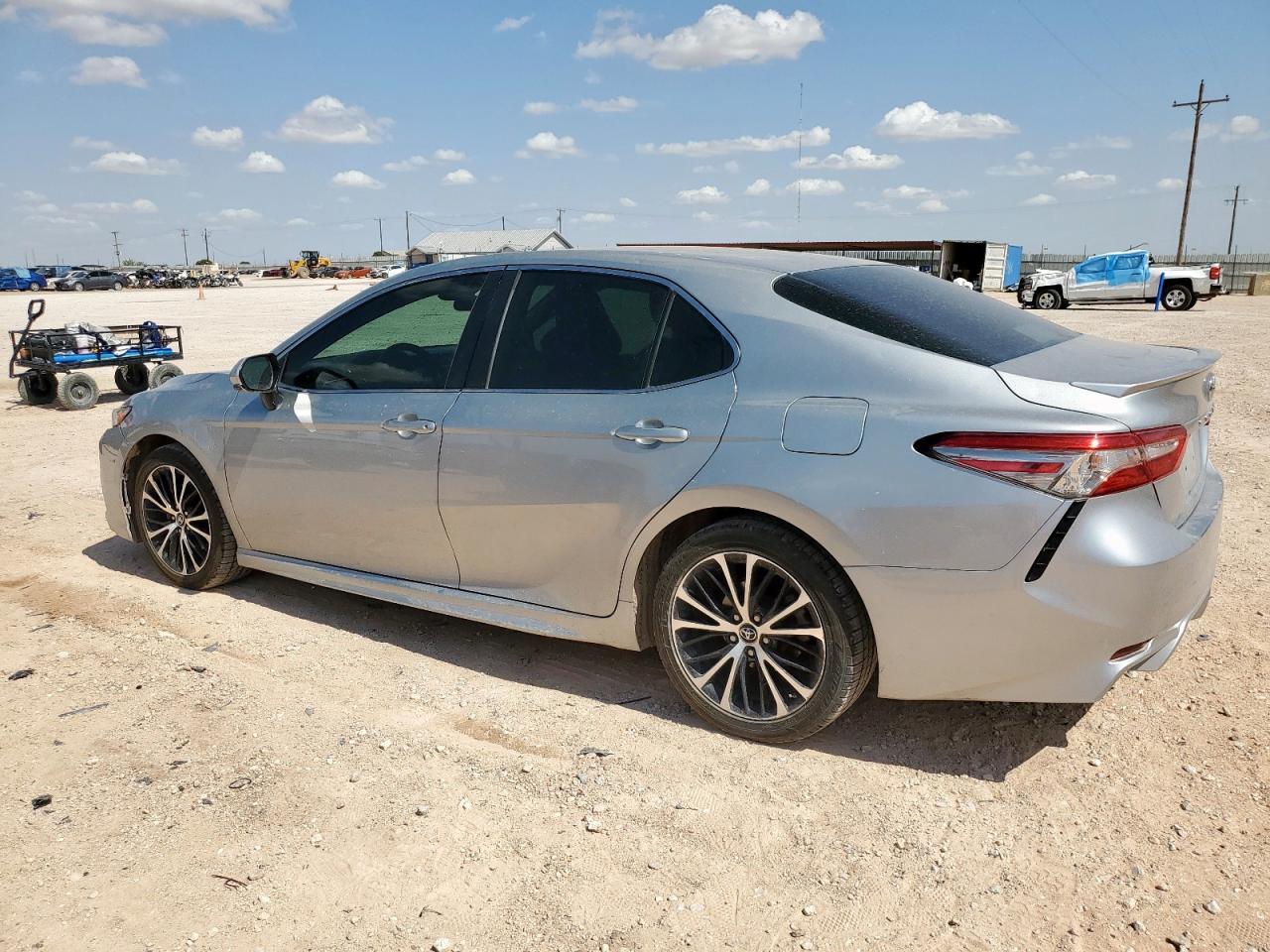 2018 Toyota Camry L - Фото 2