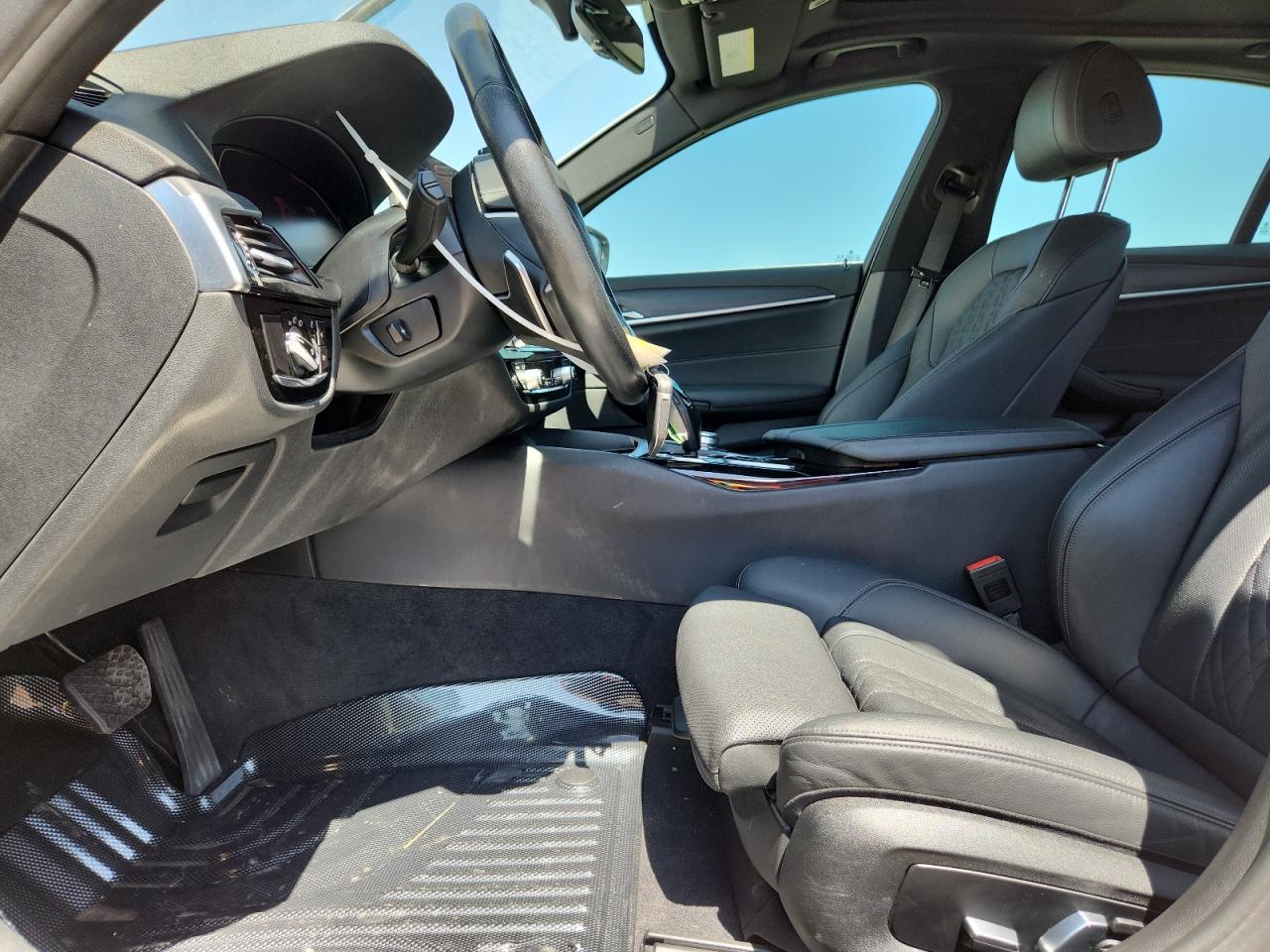 2022 BMW 530 Xi - Фото 7