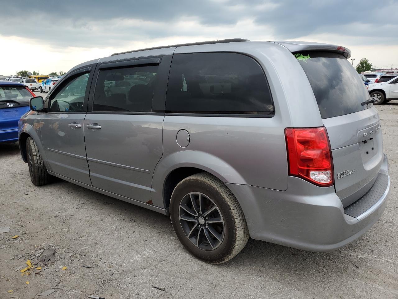2017 Dodge Grand Caravan Gt - Image 2