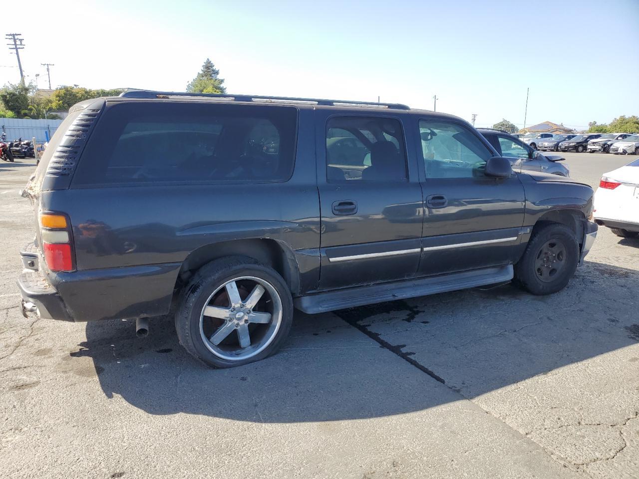 2005 Chevrolet Suburban C1500 - Image 3