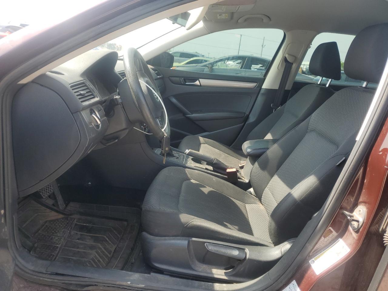 2014 Volkswagen Passat S - Фото 7