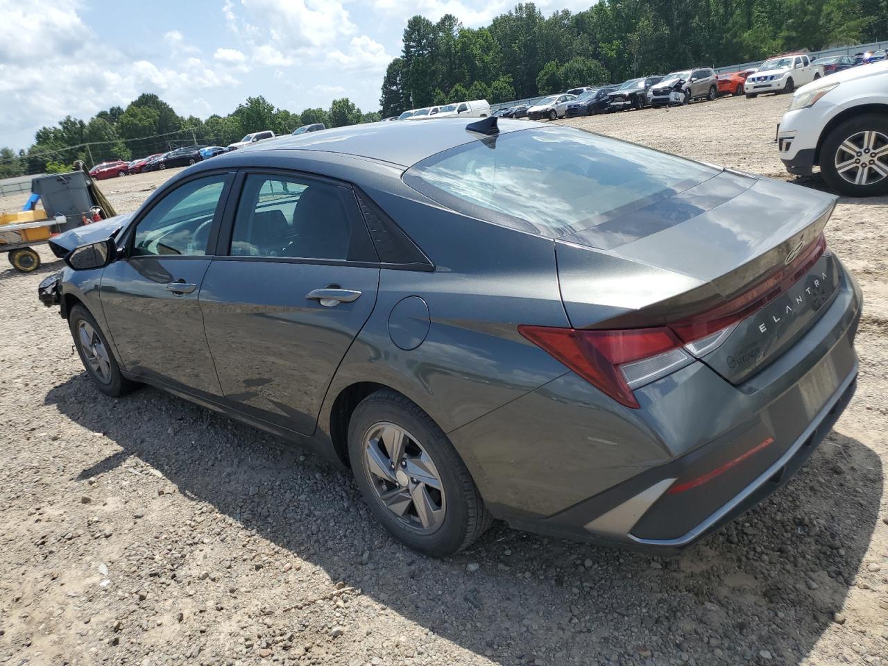 2024 Hyundai Elantra Se - Фото 2