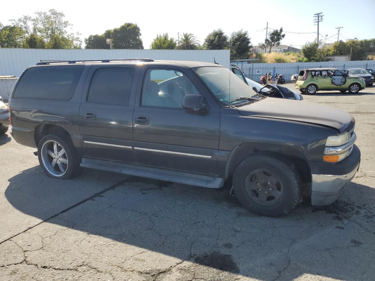 2005 Chevrolet Suburban C1500 - Image 4
