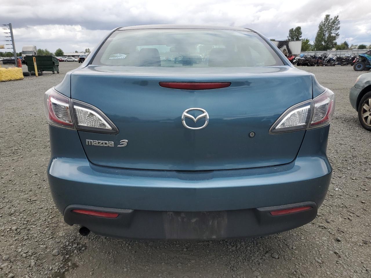 2011 Mazda 3 I - Image 6