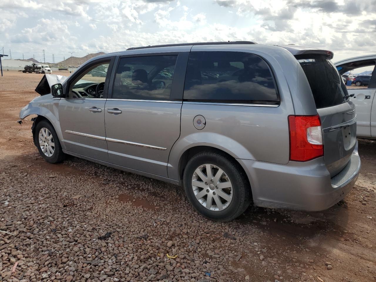 2016 Chrysler Town & Country Touring - Фото 2