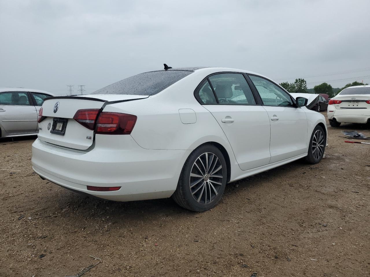 2016 Volkswagen Jetta Sport - Image 3