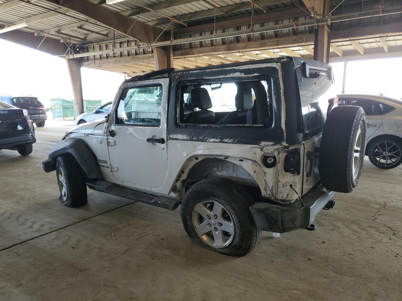 2013 Jeep Wrangler Sport - Фото 2