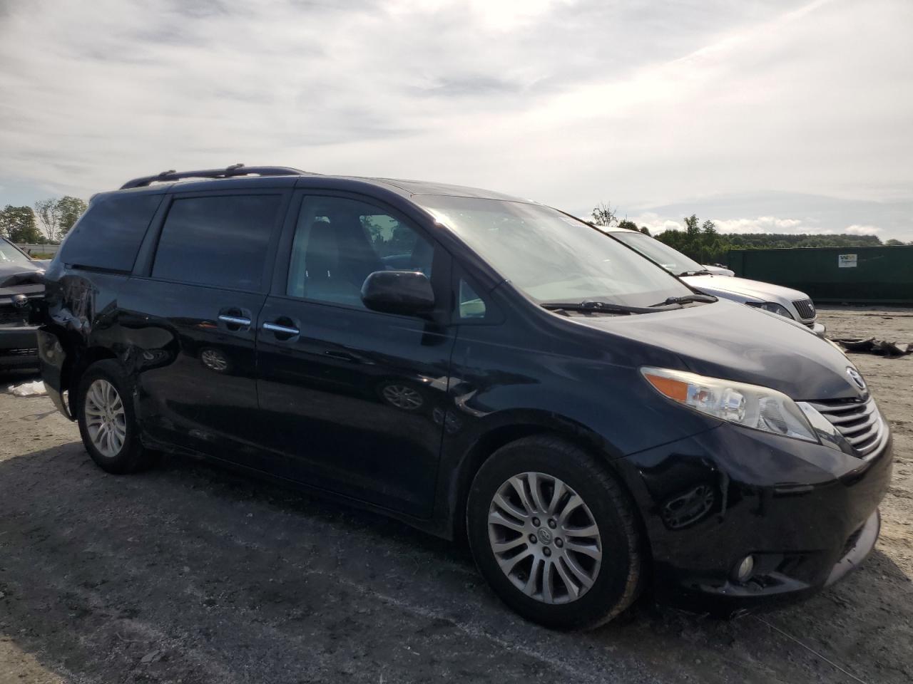 2016 Toyota Sienna Xle - Image 4