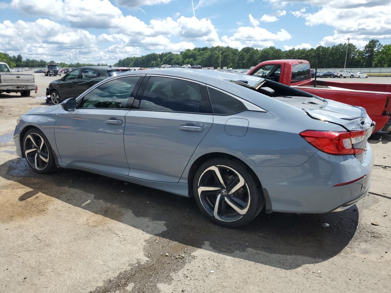 2022 Honda Accord Hybrid Sport - Image 2