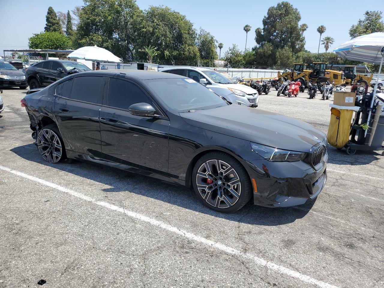 2025 BMW 530 I - Фото 4