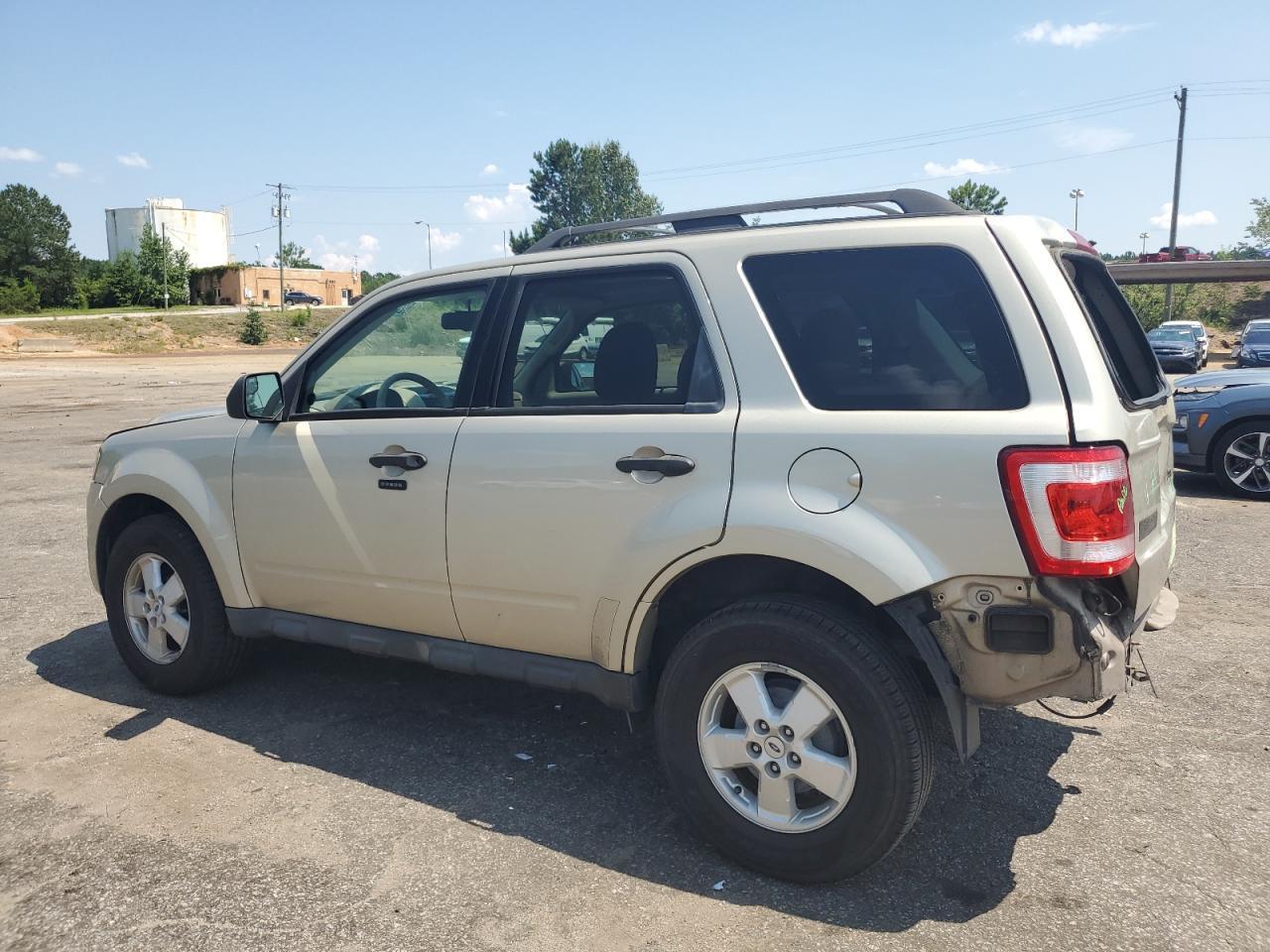 2010 Ford Escape Xlt - Image 2