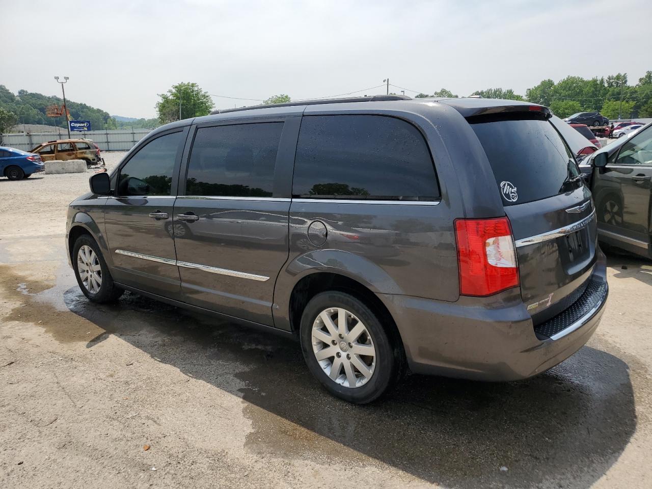 2015 Chrysler Town & Country Touring - Image 2