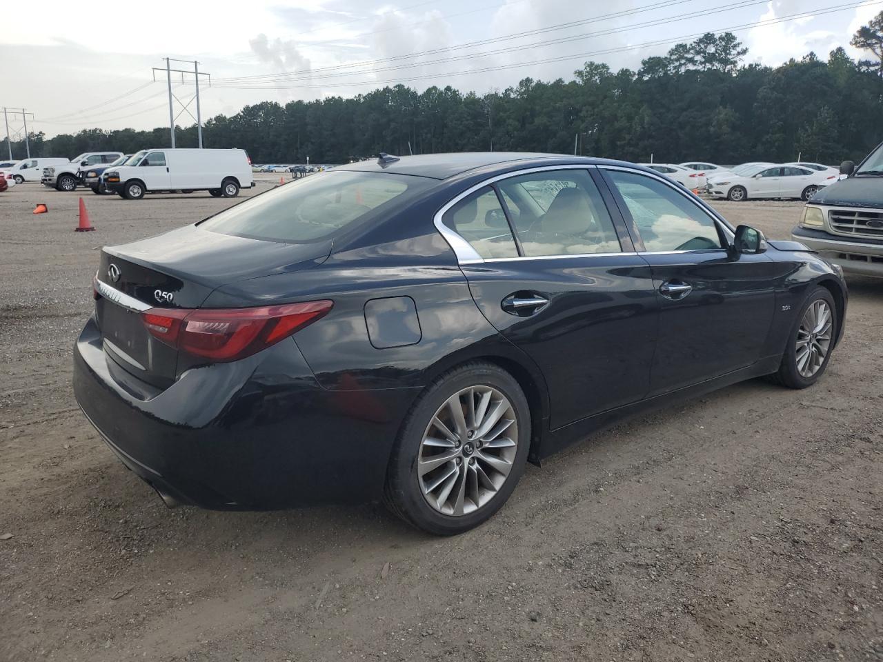 2018 Infiniti Q50 Luxe - Image 3