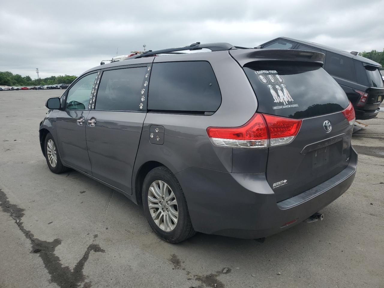 2011 Toyota Sienna Xle - Фото 2