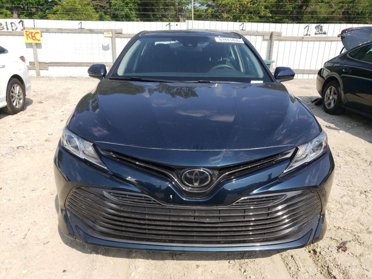 2020 Toyota Camry Le - Фото 5