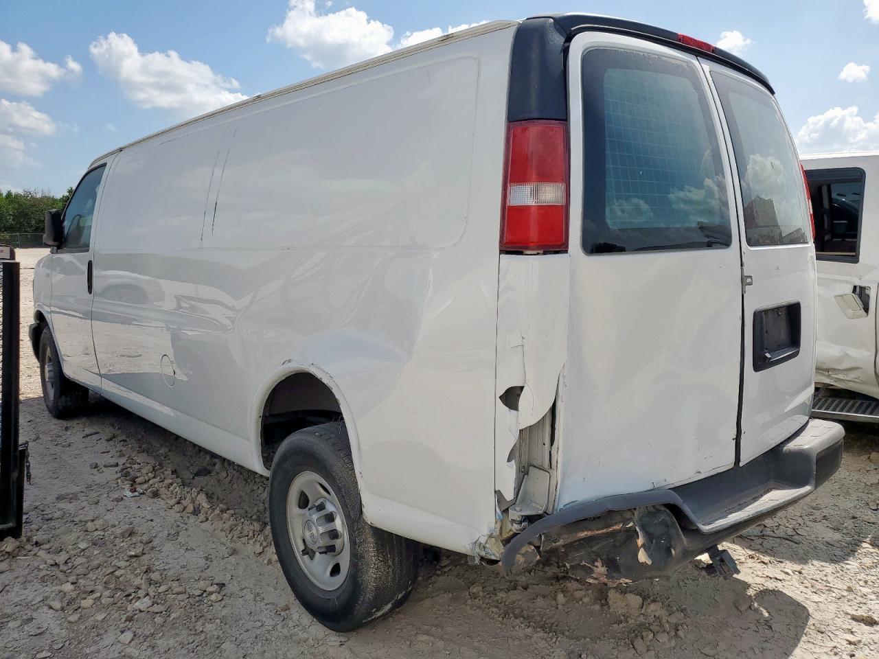 2017 Chevrolet Express G3500 - Фото 2