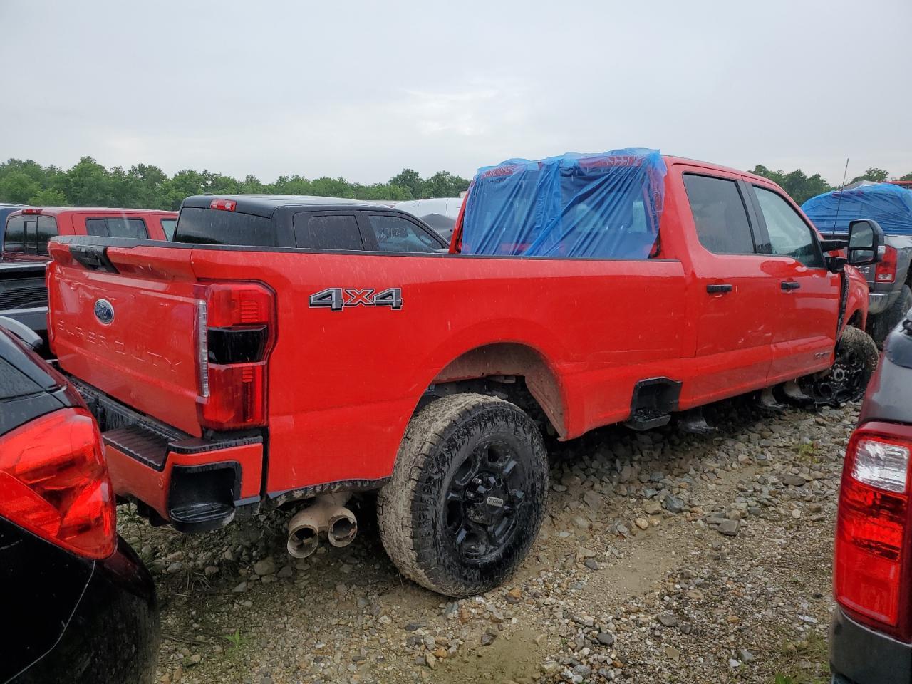 2023 Ford F350 Super Duty - Image 3