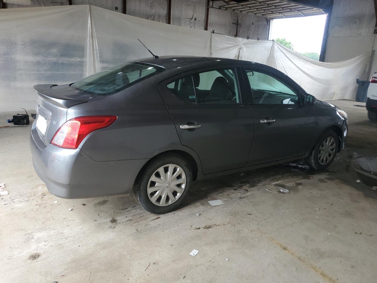 2017 Nissan Versa S - Фото 3