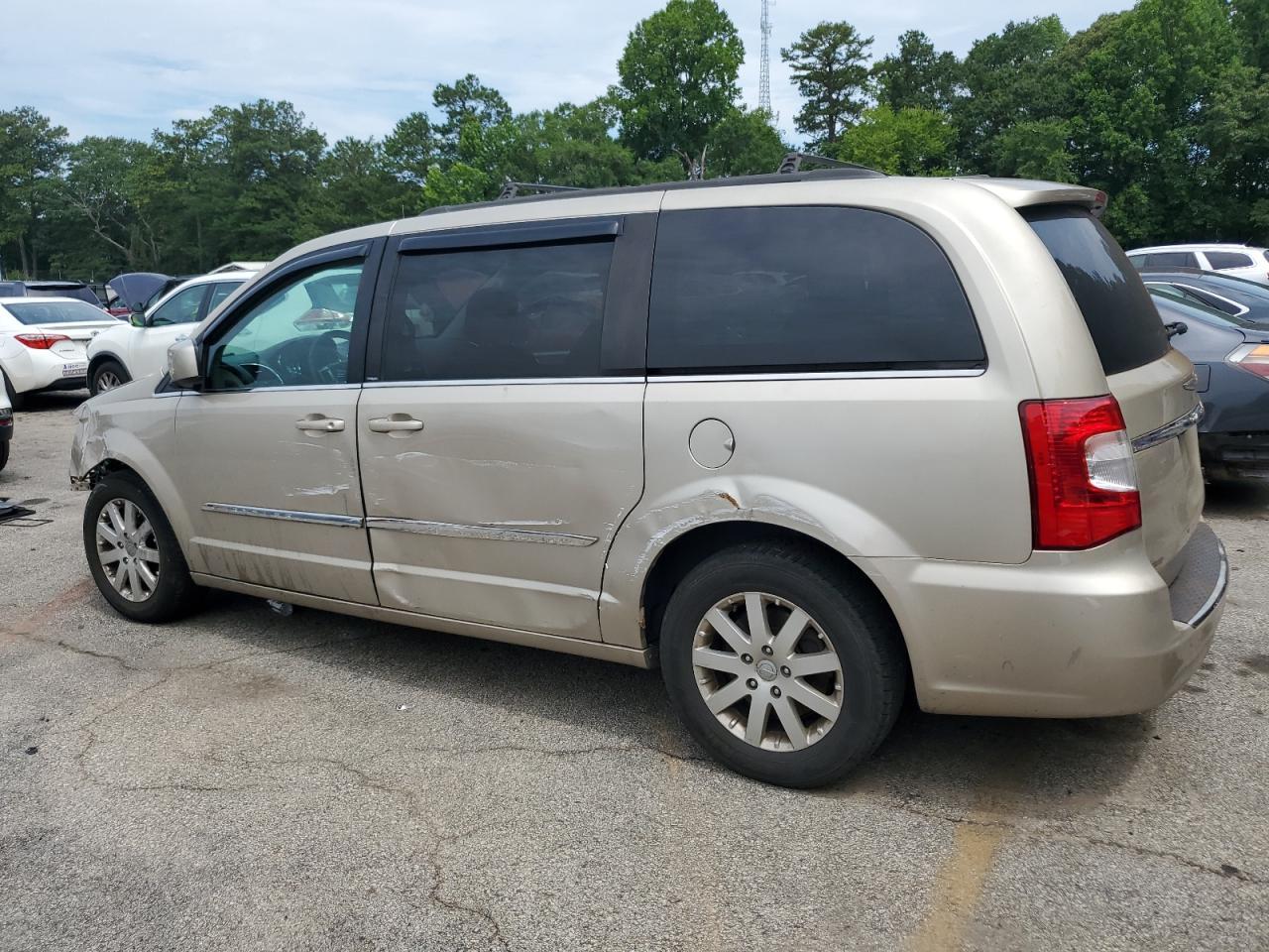 2014 Chrysler Town & Country Touring - Image 2