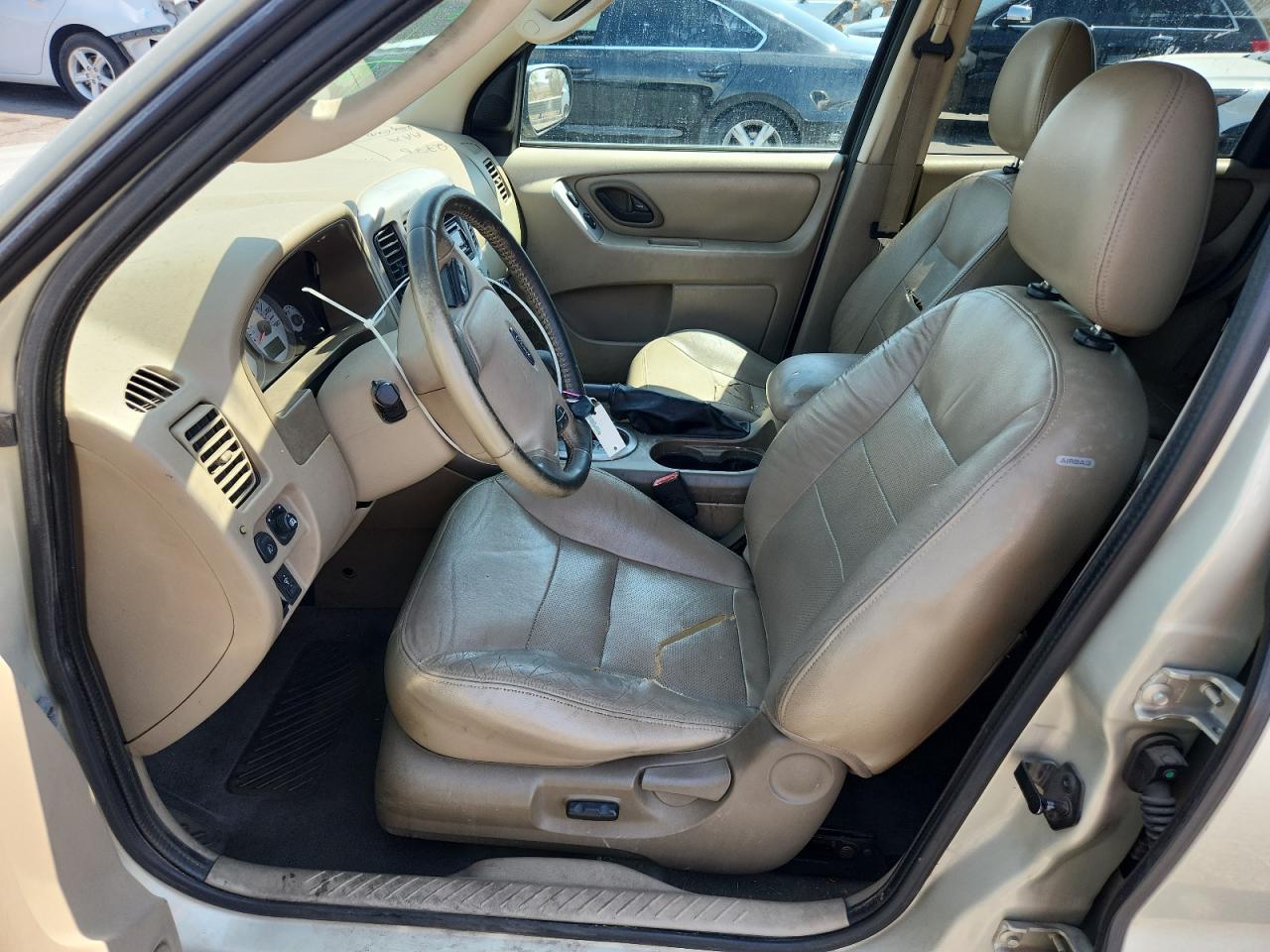 2005 Ford Escape Limited - Image 7