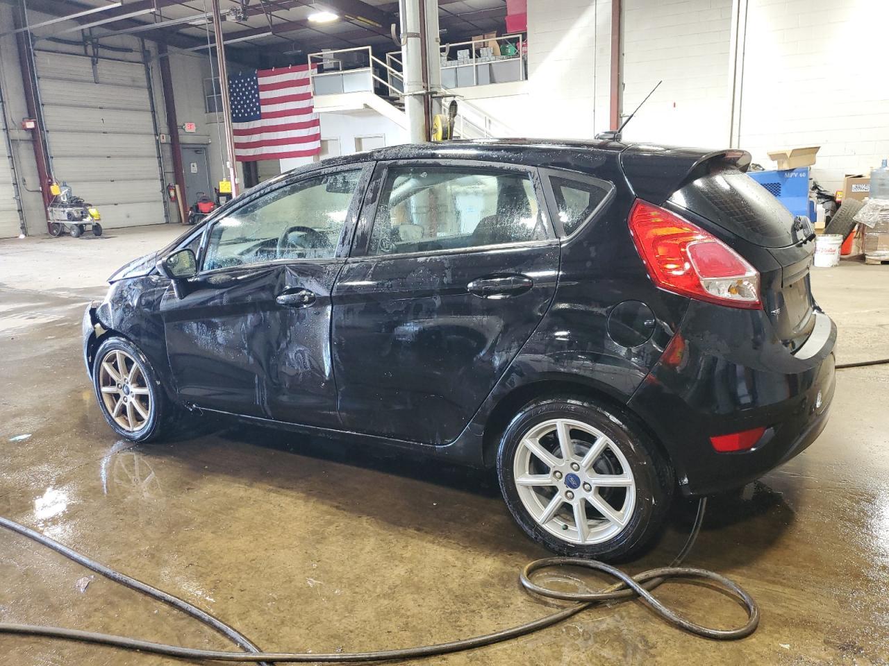 2019 Ford Fiesta Se - Image 2