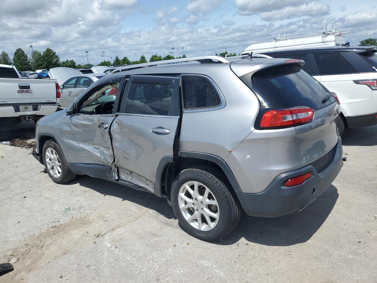 2015 Jeep Cherokee Latitude - Image 2