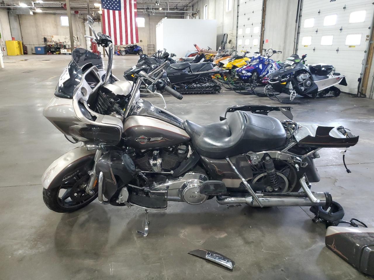 2023 Harley-Davidson Fltrk - Фото 3