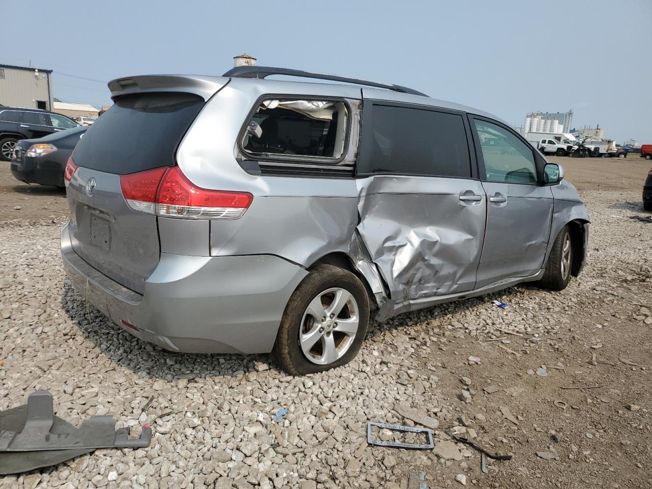 2011 Toyota Sienna Le - Фото 3