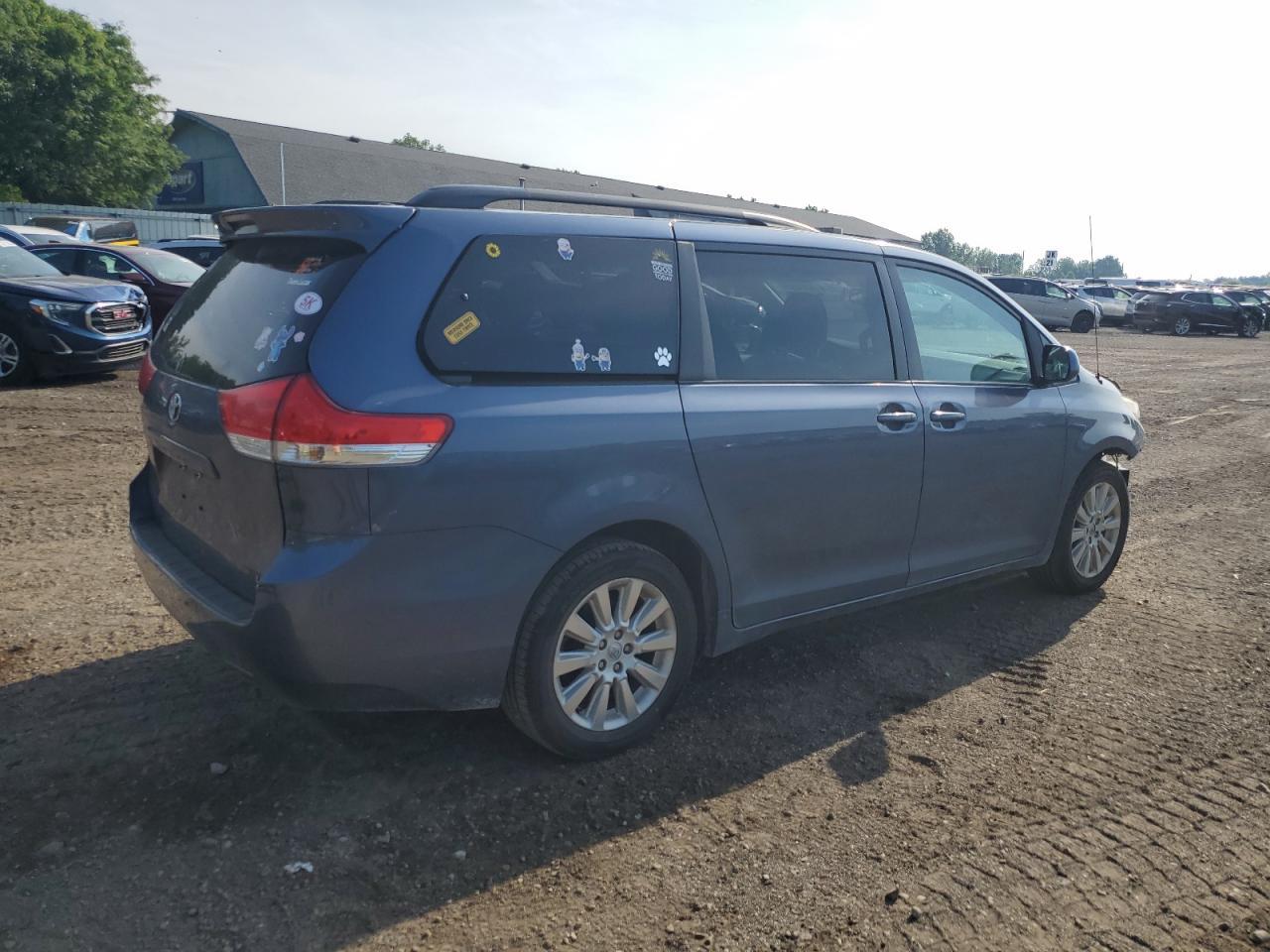 2014 Toyota Sienna Le - Image 3
