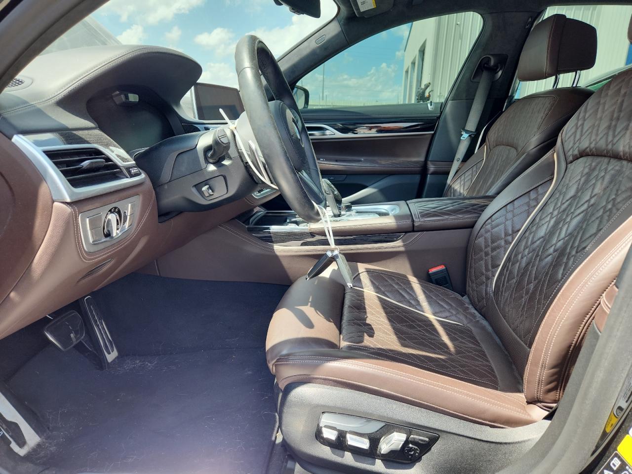 2020 BMW 750 Xi - Фото 7