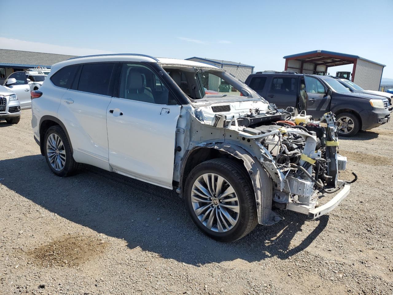 2021 Toyota Highlander Hybrid Platinum - Image 4