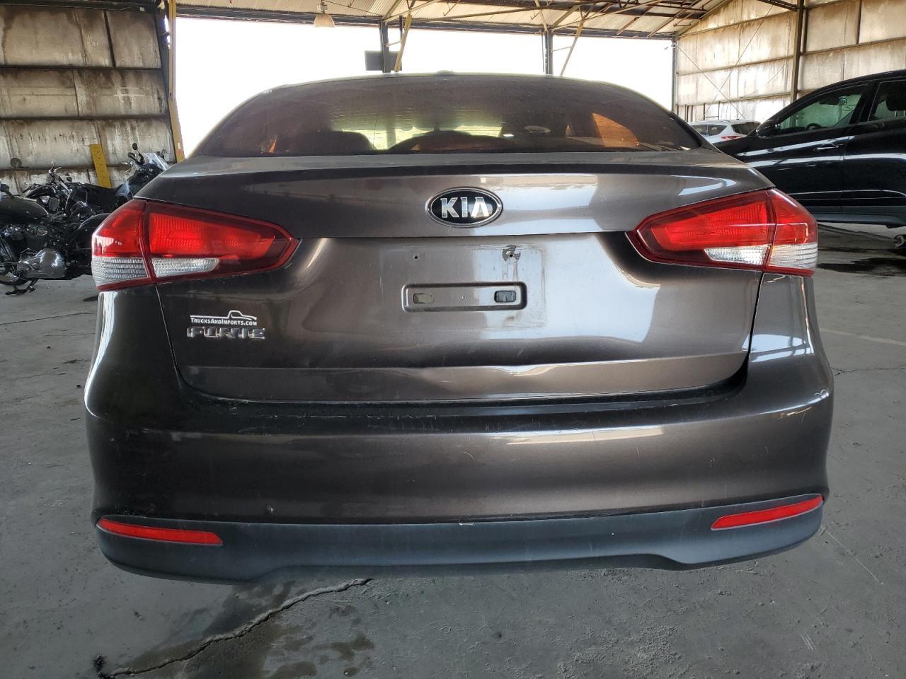 2017 Kia Forte Lx - Image 6